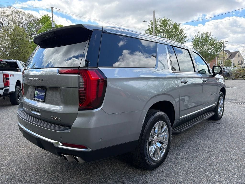 Used 2025 GMC Yukon XL Denali AWD/4WD image 6