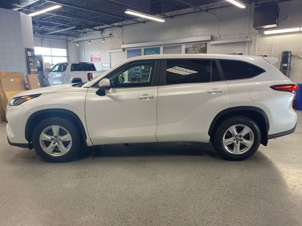 Used 2023 Toyota Highlander L image 4