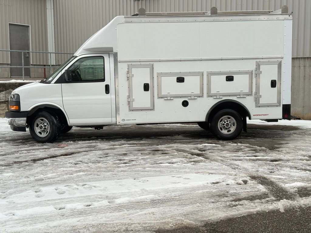 New 2026 GMC Savana 3500 w/ Driver Convenience Package image 5