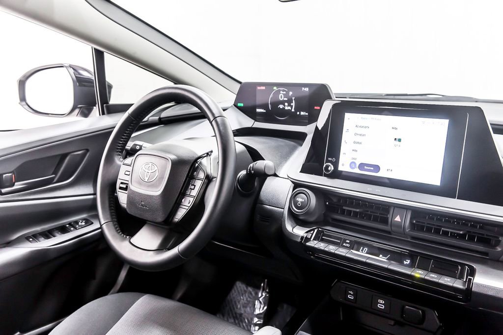 Used 2023 Toyota Prius LE image 19