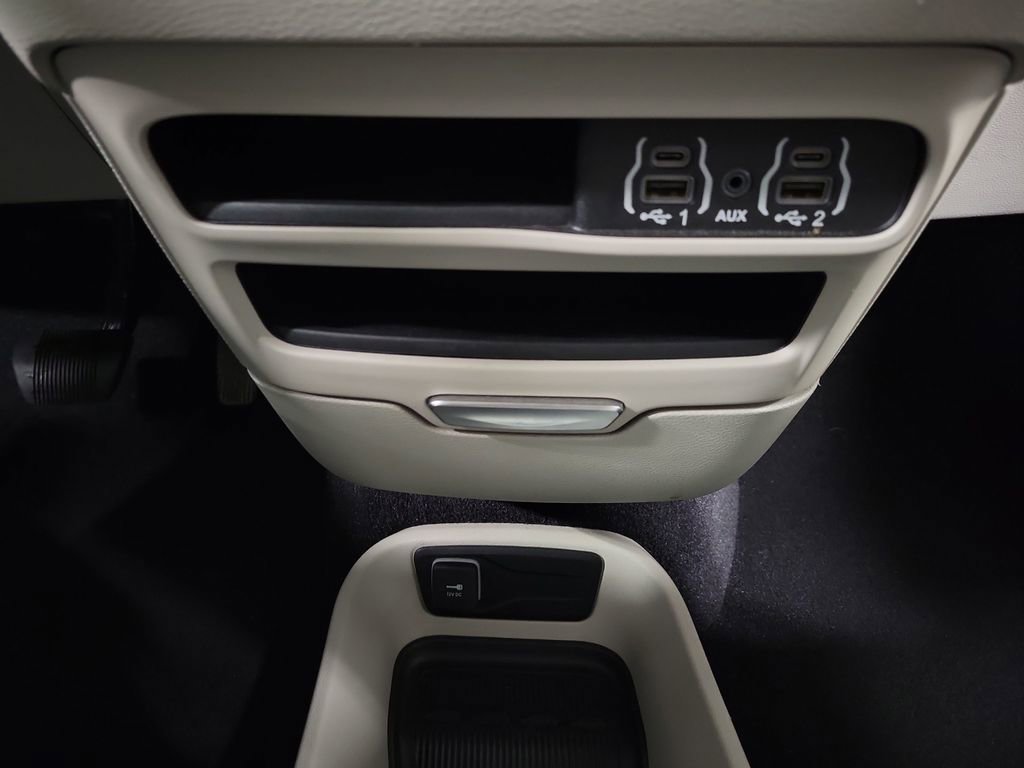 Used 2023 Chrysler Pacifica Touring-L FWD image 15