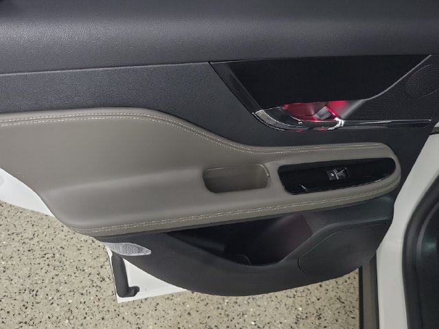 Used 2025 Lincoln Corsair Reserve FWD image 14