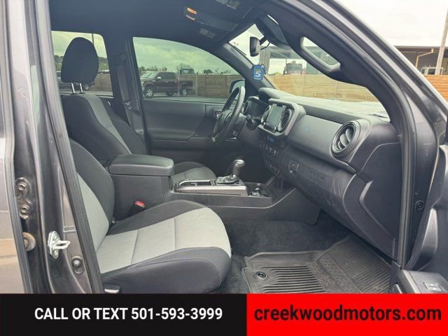 Used 2021 Toyota Tacoma TRD Sport w/ Technology Package image 5