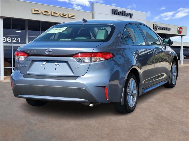 Used 2022 Toyota Corolla LE image 3