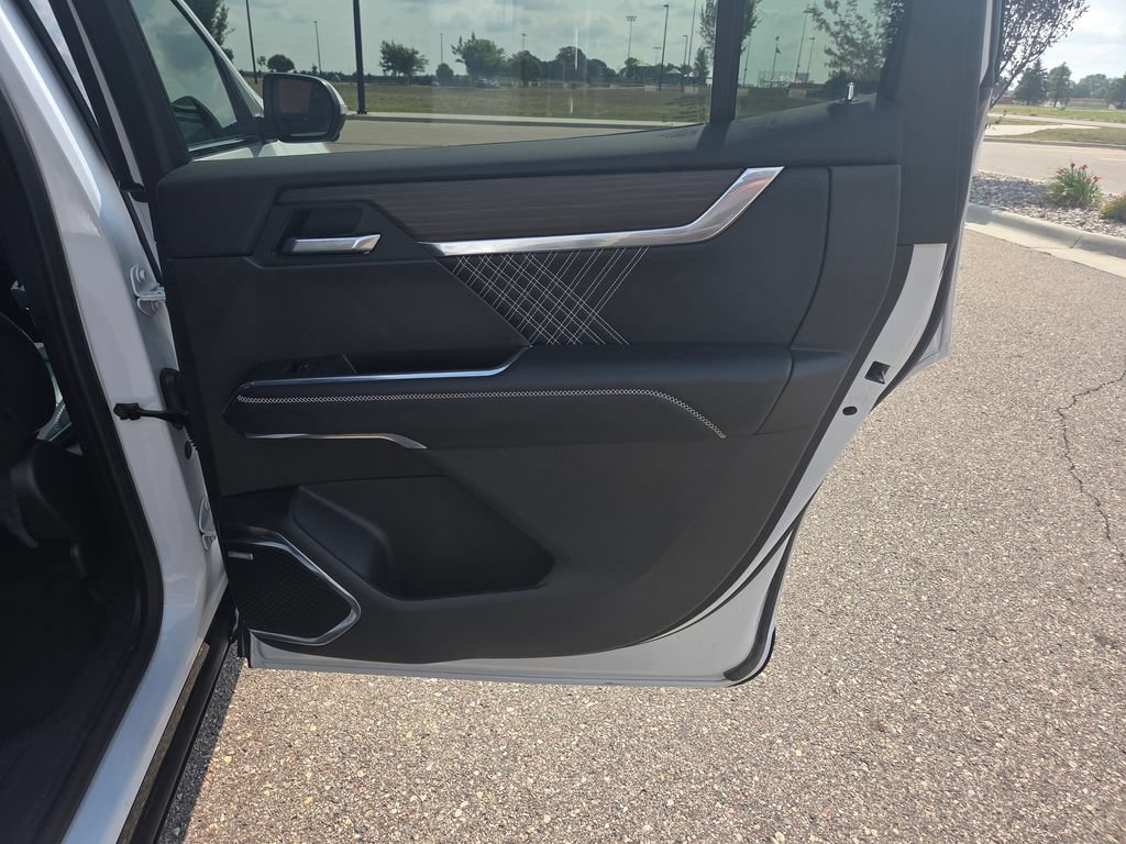 Used 2025 GMC Acadia Denali AWD/4WD image 44