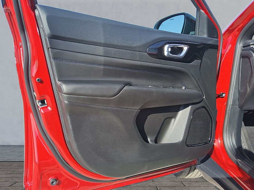 New 2026 Jeep Compass Latitude image 17