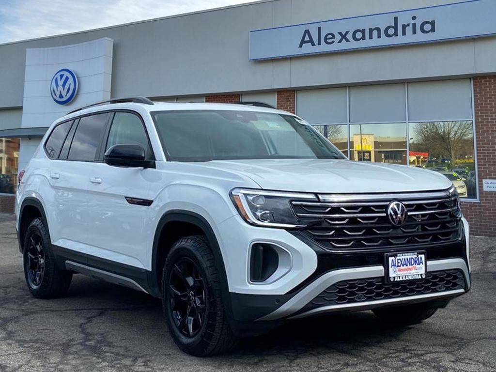 Certified 2025 Volkswagen Atlas Peak Edition SE image 1