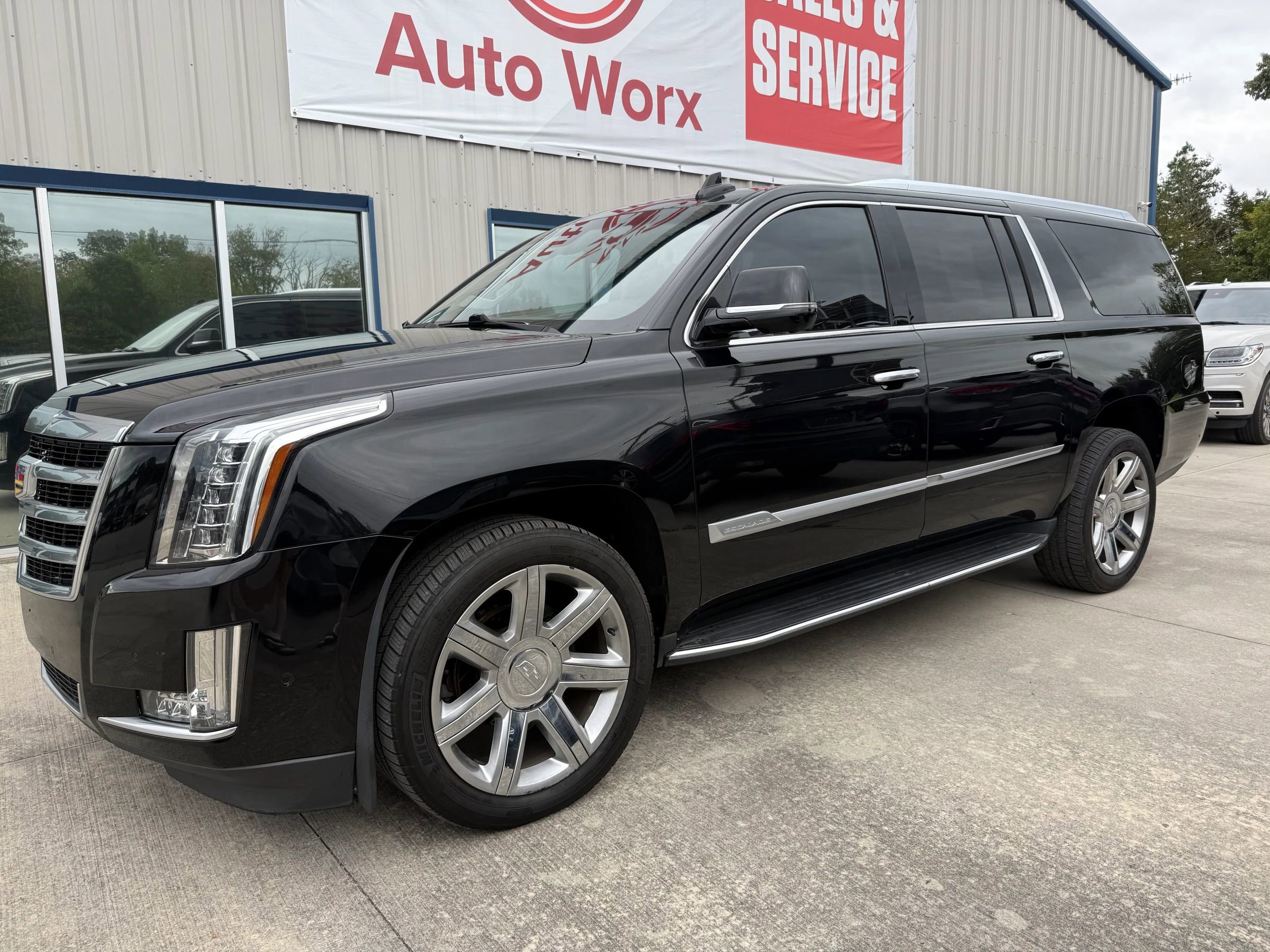 Used 2020 Cadillac Escalade ESV Luxury image 3