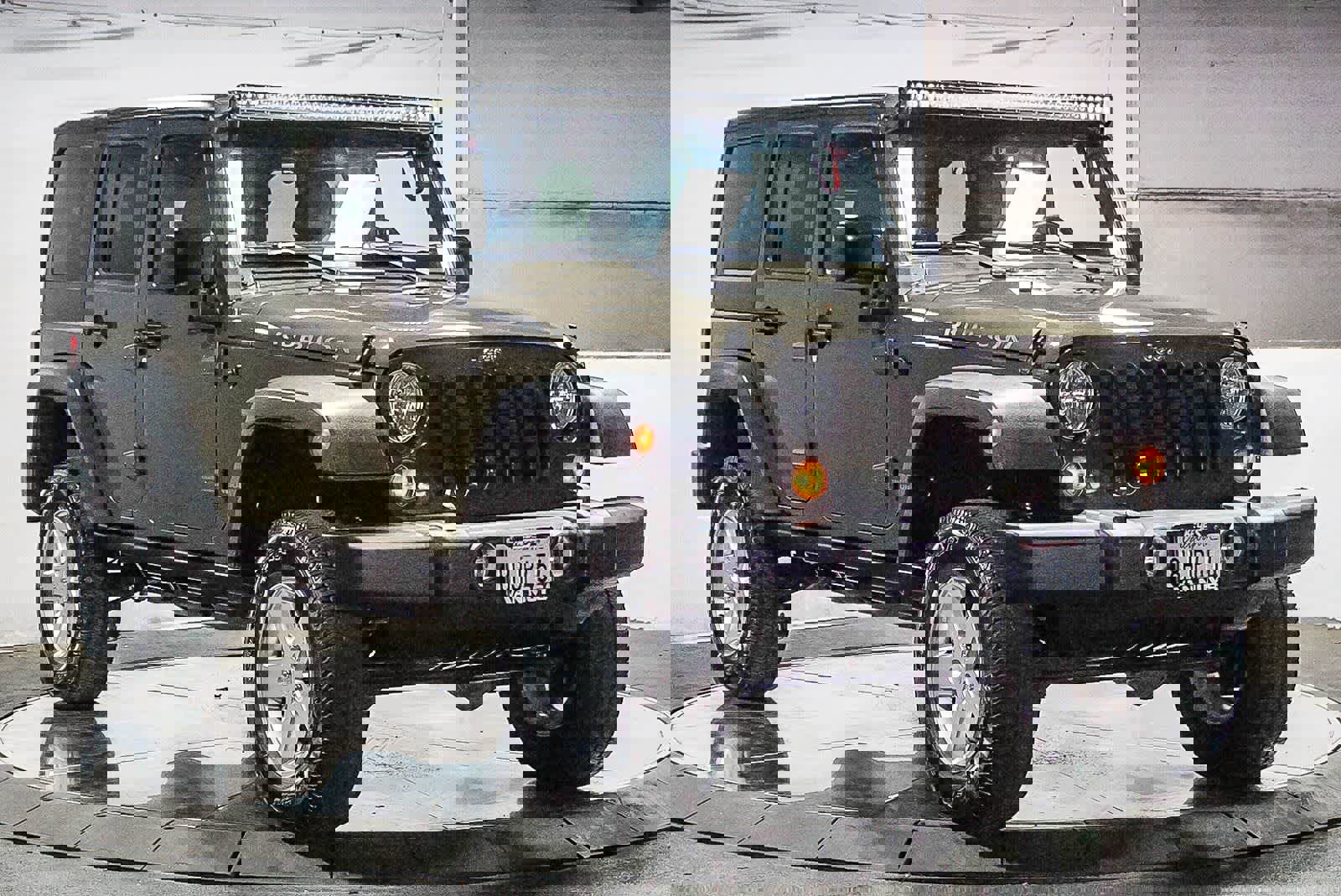 Used 2016 Jeep Wrangler Unlimited Rubicon w/ Connectivity Group image 3