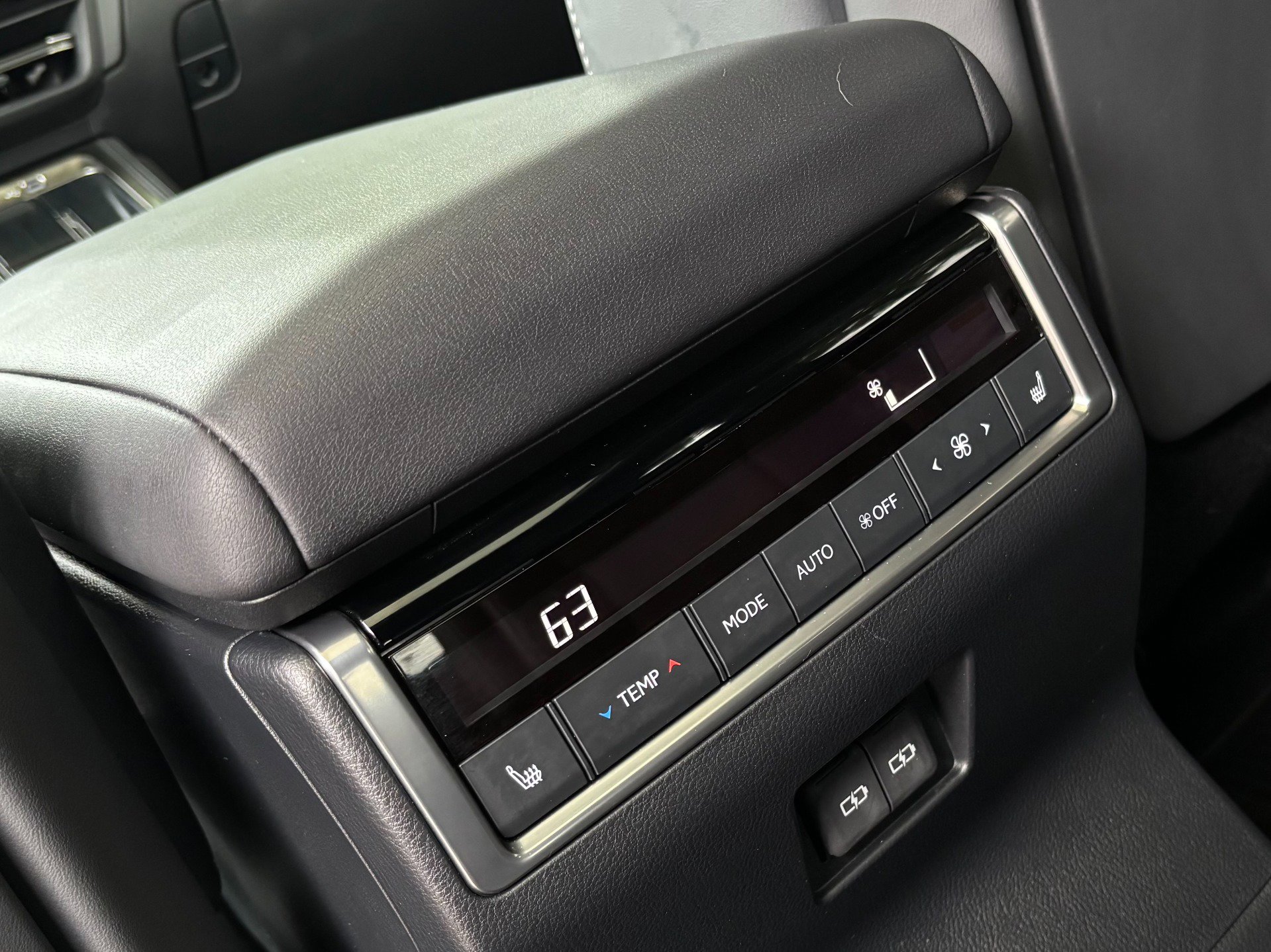 Used 2025 Lexus GX 550 w/ Accessory Package (2T) AWD/4WD image 19