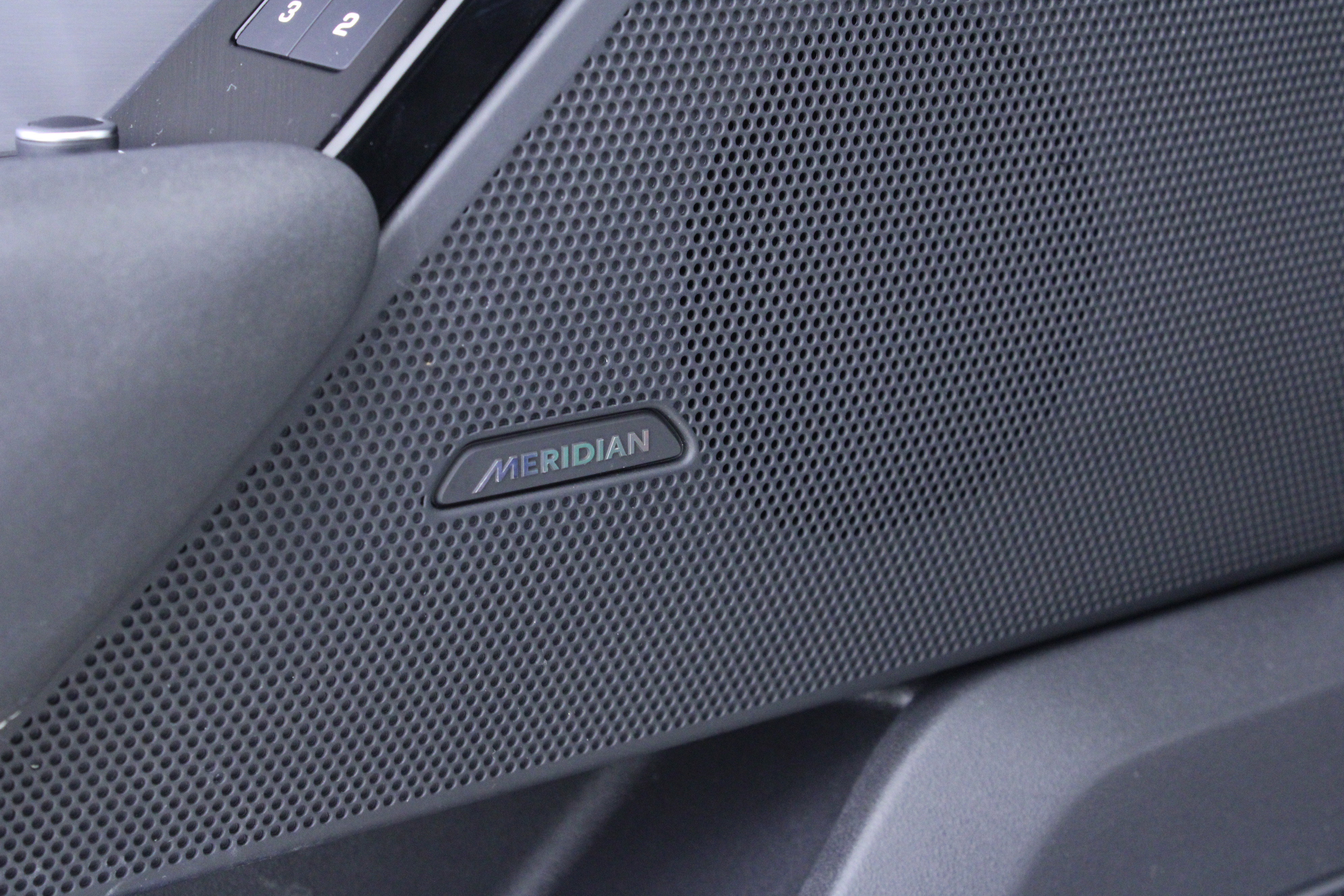 Used 2023 Land Rover Range Rover Velar R-Dynamic S image 18