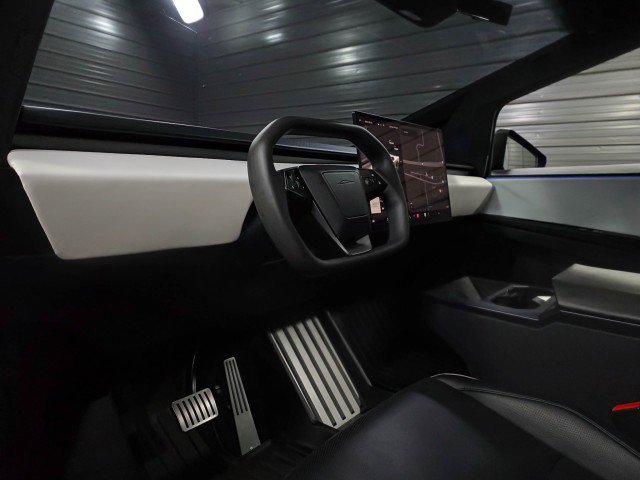 Used 2024 Tesla Cybertruck AWD Crew Cab image 15