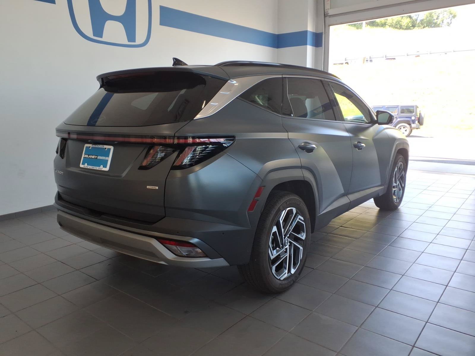 Certified 2025 Hyundai Tucson Limited AWD/4WD image 5