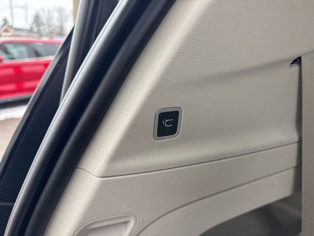 Used 2017 Chrysler Pacifica Touring image 13