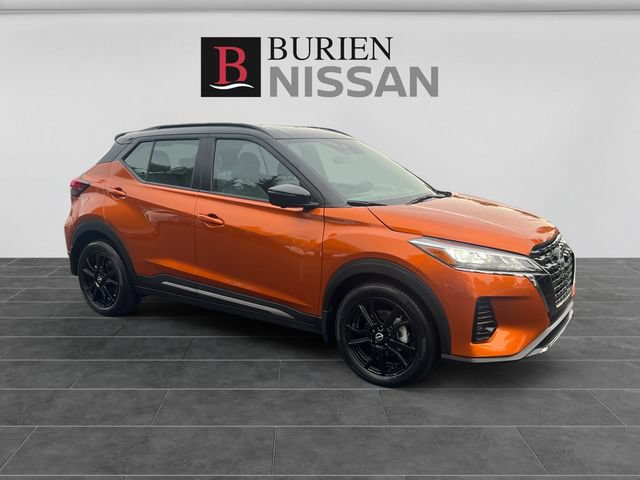 Used 2024 Nissan Kicks SR w/ SR Premium Package FWD image 7
