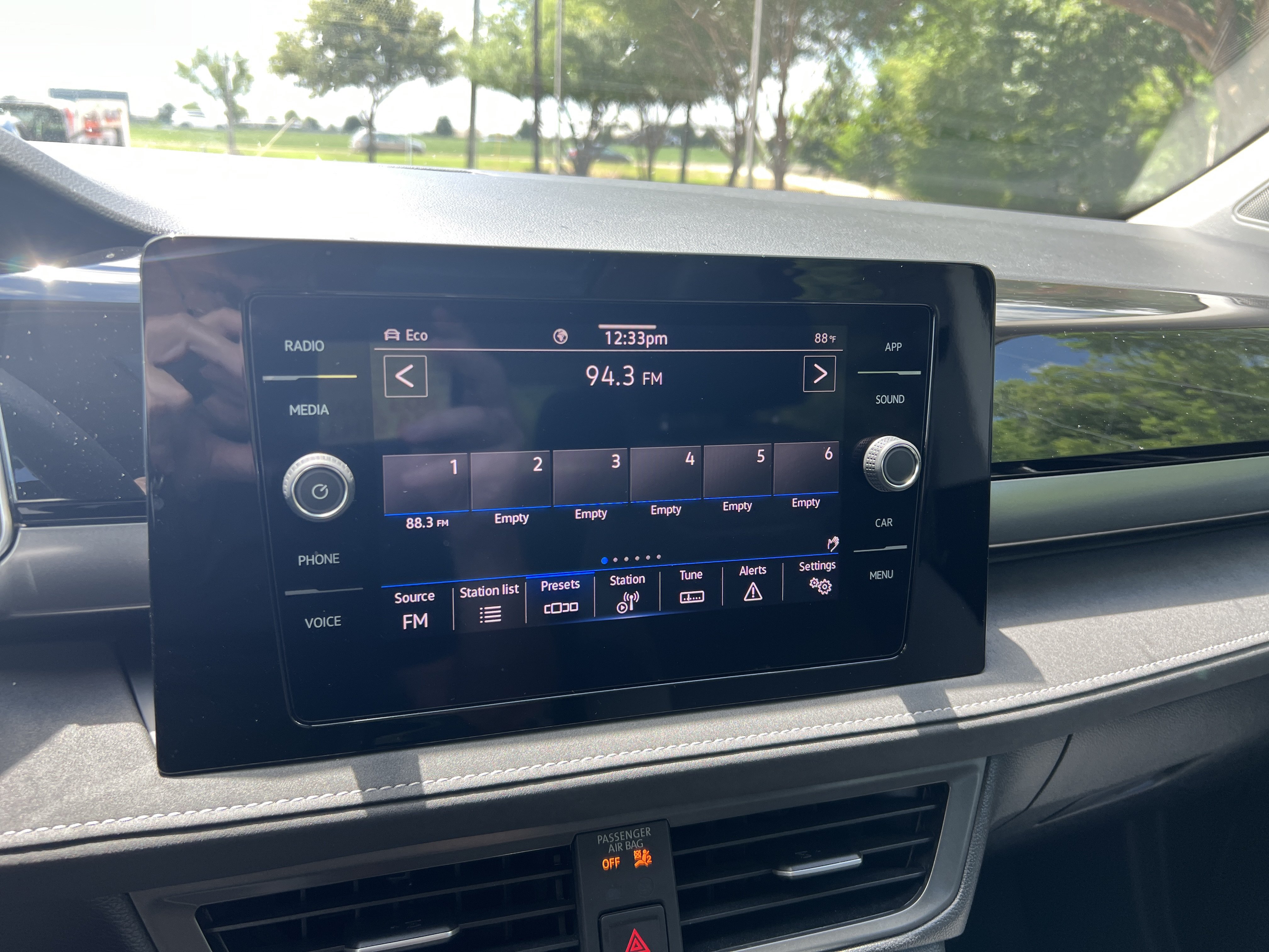 Certified 2025 Volkswagen Taos SE AWD/4WD image 21