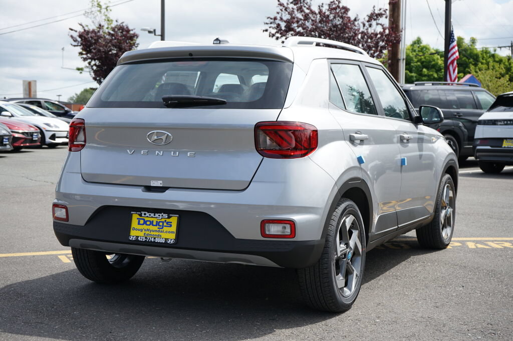 Used 2025 Hyundai Venue SEL FWD image 5