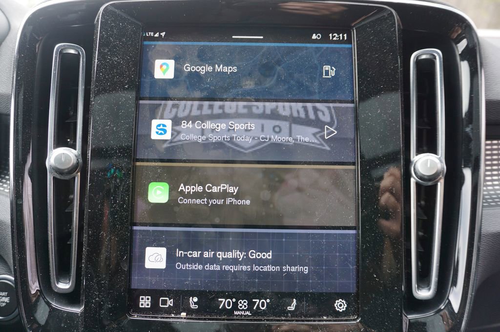 Used 2023 Volvo XC40 B4 Ultimate w/ Climate Package image 9