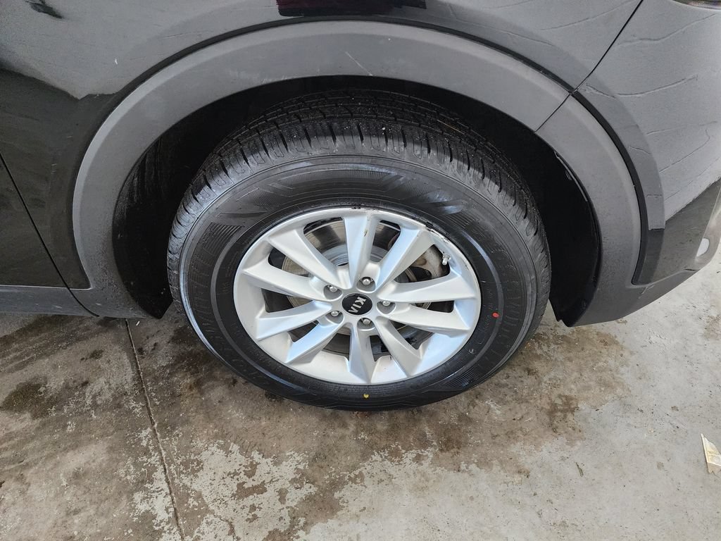 Used 2020 Kia Sorento LX FWD image 39