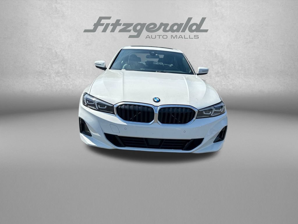 Used 2025 BMW 330i Sedan RWD image 2