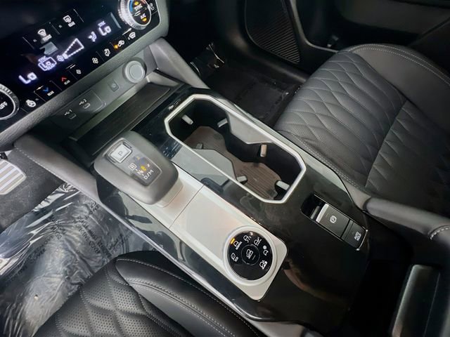 Used 2025 Mitsubishi Outlander SEL AWD/4WD image 25