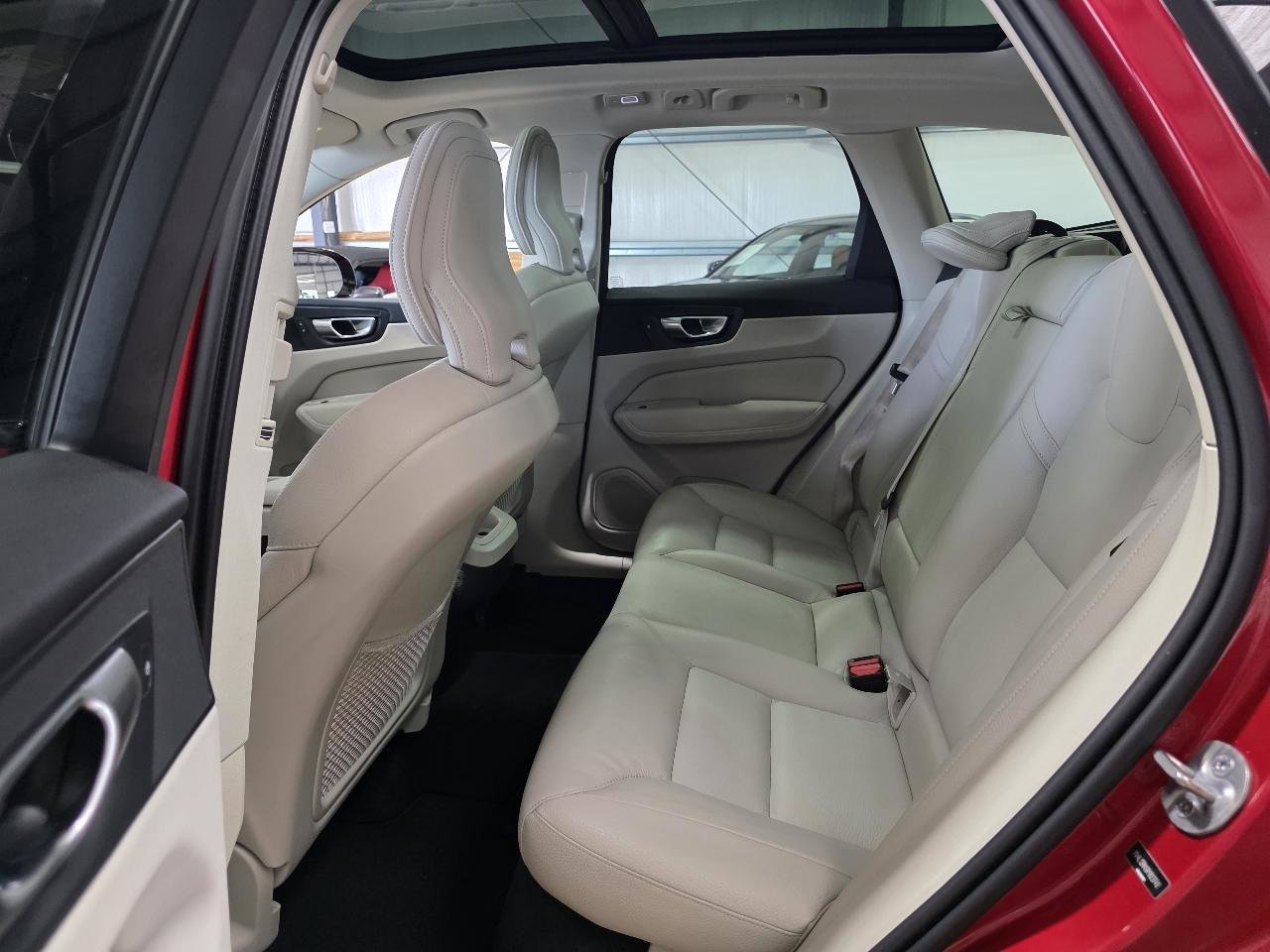 Used 2024 Volvo XC60 B5 Core AWD/4WD image 17