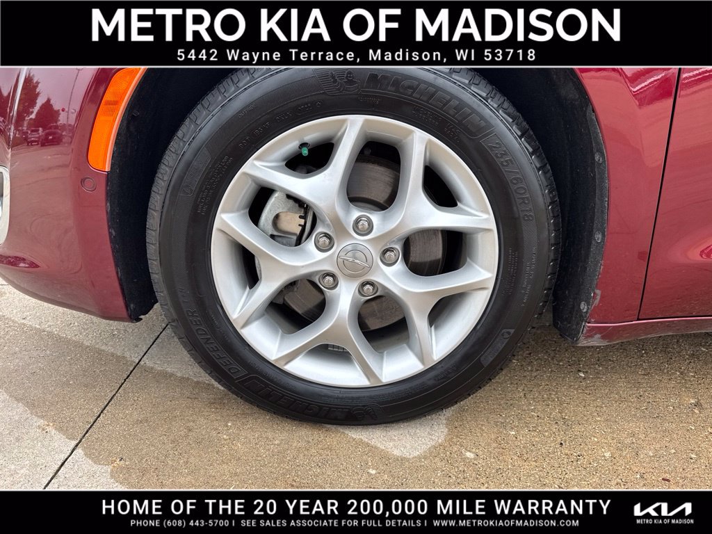 Used 2019 Chrysler Pacifica Touring-L Plus FWD image 10