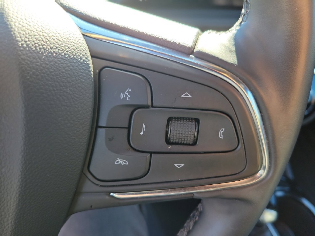 Used 2025 Buick Envista Sport Touring w/ Experience Buick Package FWD image 35