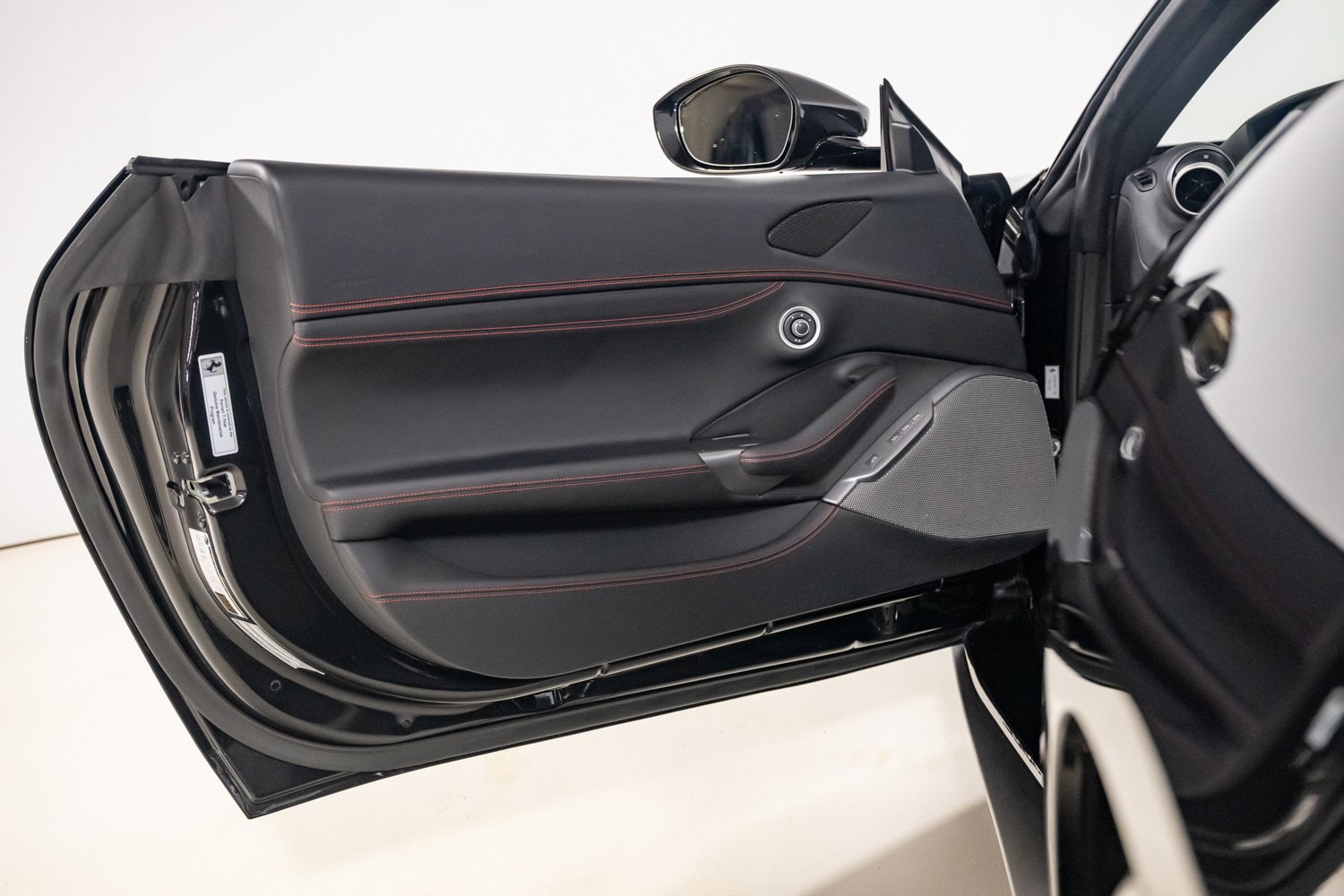 Used 2019 Ferrari Portofino RWD image 25