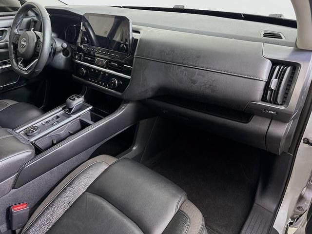 Used 2022 Nissan Pathfinder SL AWD/4WD image 35