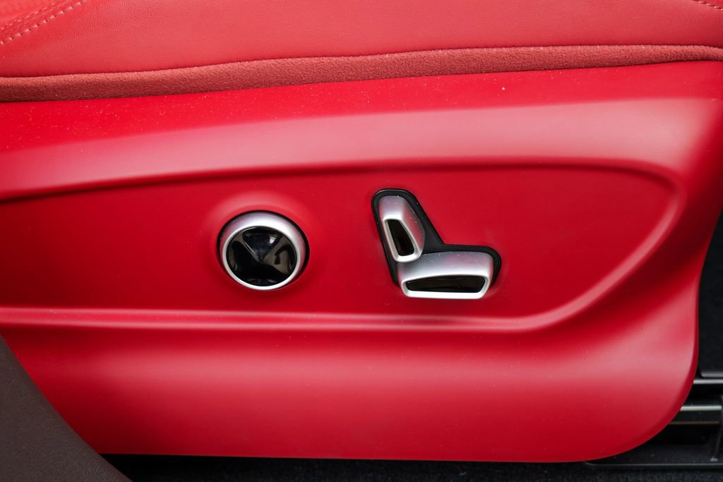 Certified 2023 Maserati Grecale Modena image 39