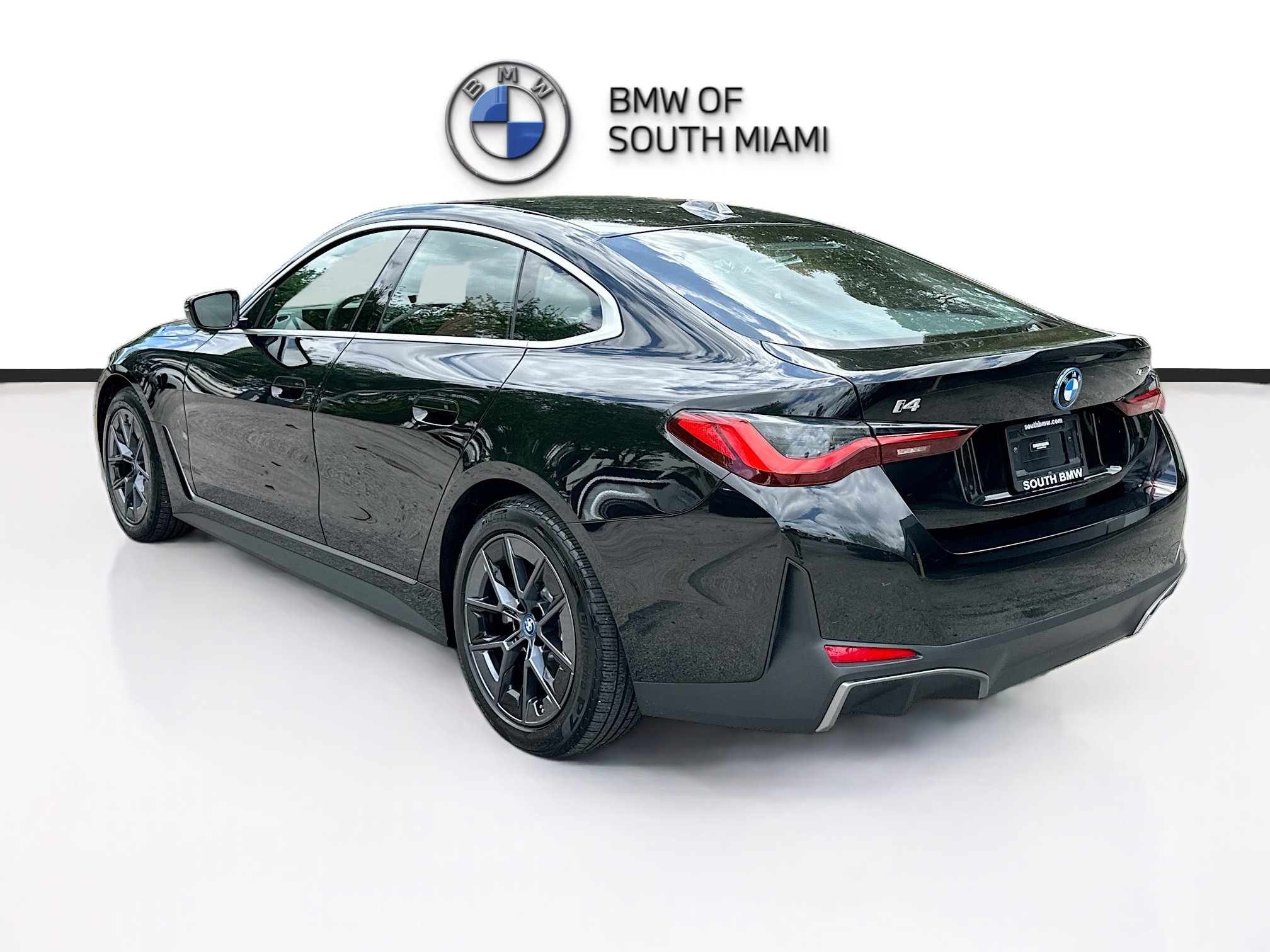 Used 2023 BMW i4 eDrive35 w/ Parking Assistance Package image 5