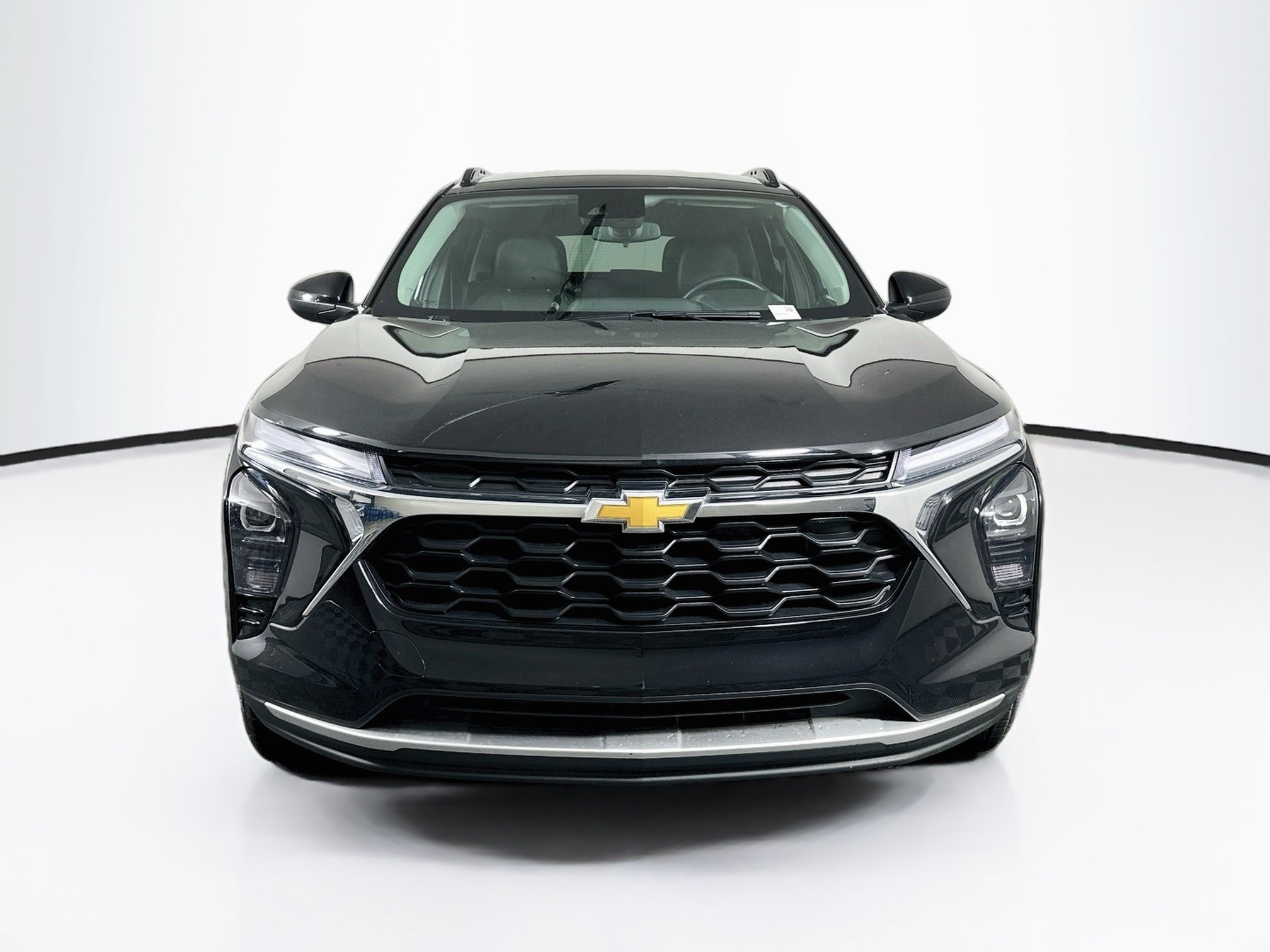 Used 2024 Chevrolet Trax LT w/ Driver Confidence Package FWD image 2