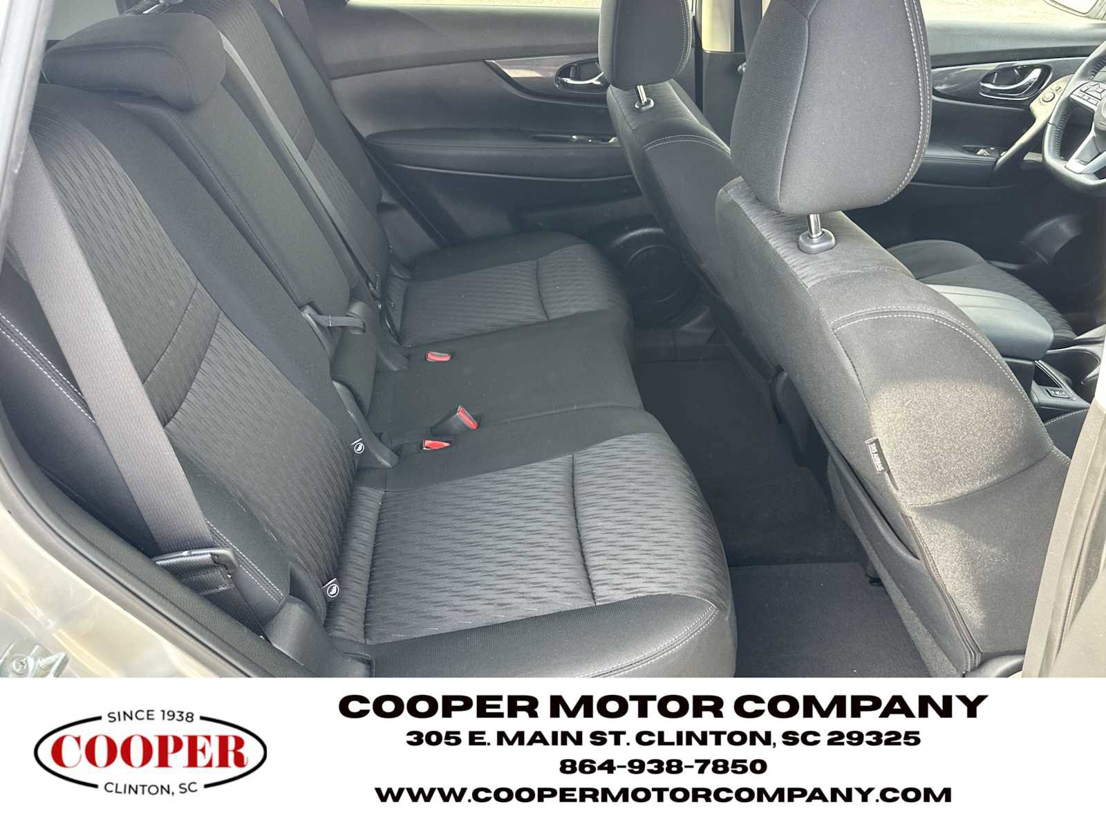 Used 2018 Nissan Rogue SV w/ Premium Package image 15