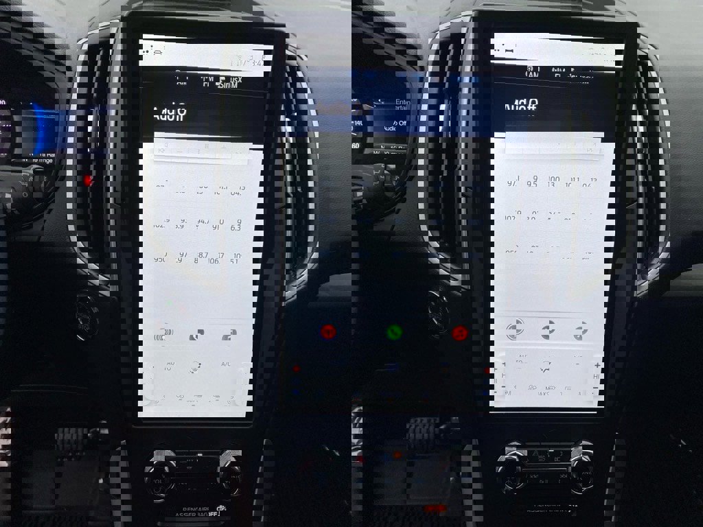 Used 2024 Ford Edge SEL w/ Convenience Package image 11