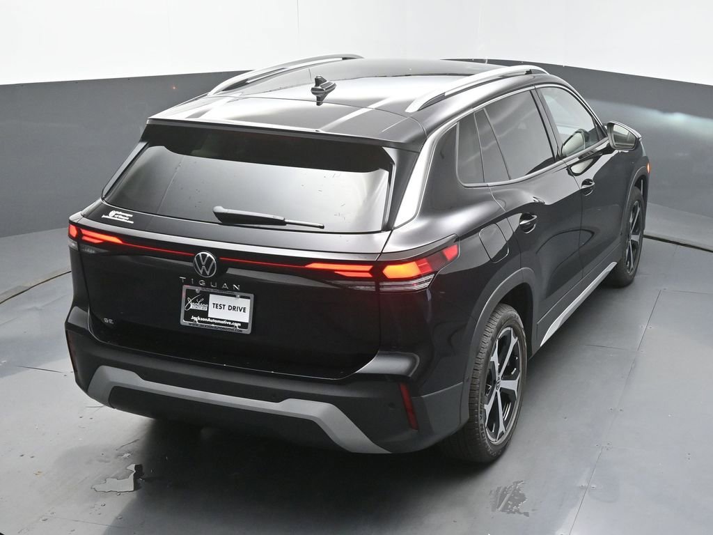 Used 2025 Volkswagen Tiguan SE FWD image 48