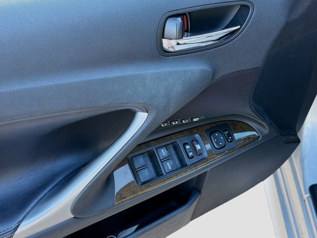 Used 2015 Lexus IS 250C w/ Luxury Package image 22