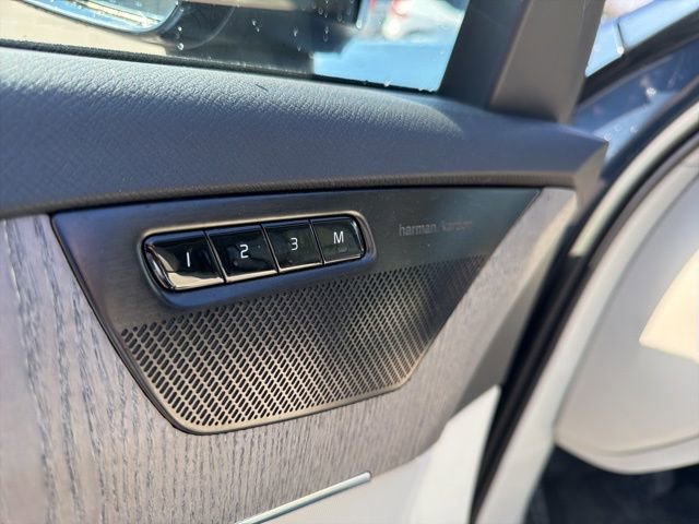 Used 2023 Volvo XC90 T8 Plus w/ Protection Package Premier image 9