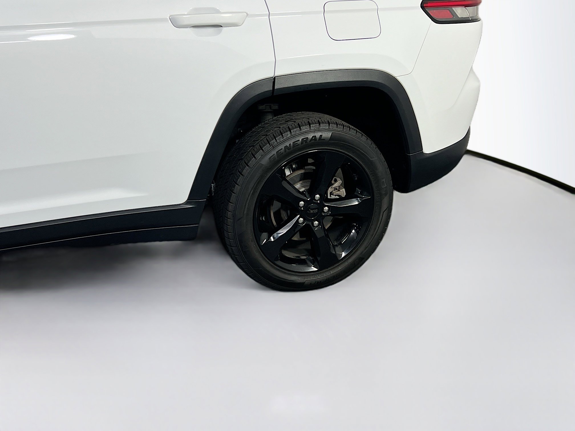 Used 2023 Jeep Grand Cherokee Altitude image 30