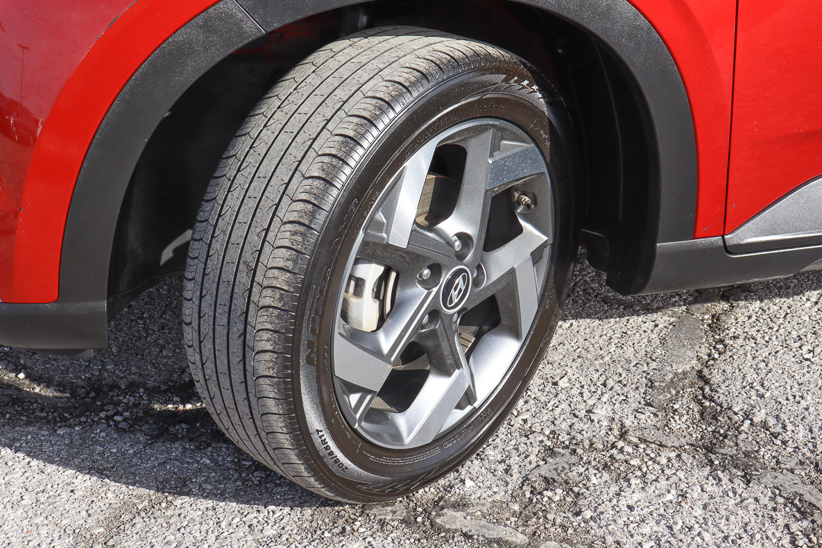 Used 2025 Hyundai Venue SEL image 17