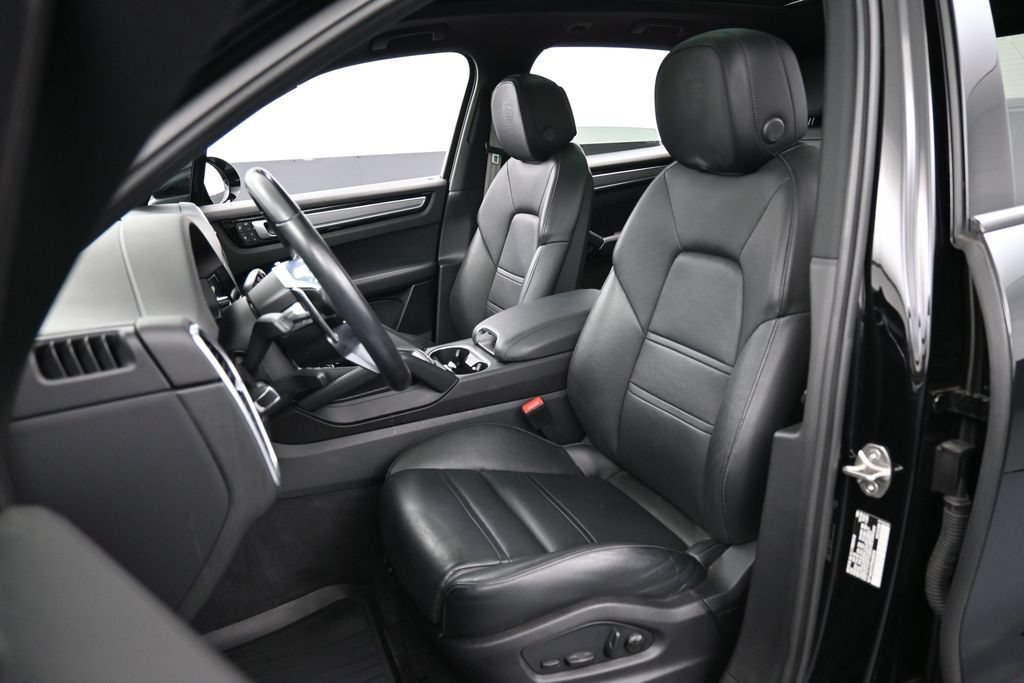 Certified 2023 Porsche Cayenne Platinum Edition AWD/4WD image 5