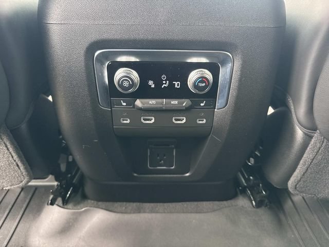Used 2024 GMC Yukon Denali Ultimate w/ LPO, Floor Liner Package AWD/4WD image 19
