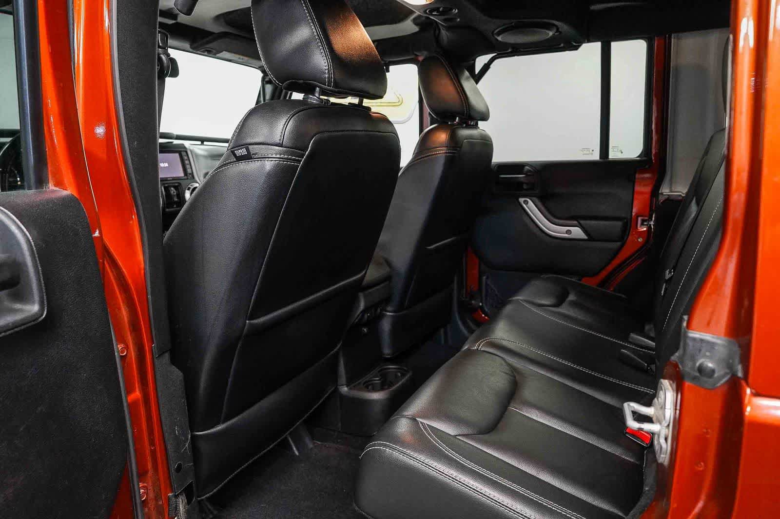 Used 2014 Jeep Wrangler Unlimited Sahara w/ Connectivity Group AWD/4WD image 18
