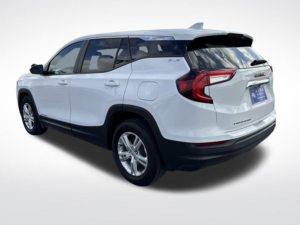 Used 2024 GMC Terrain SLE image 3