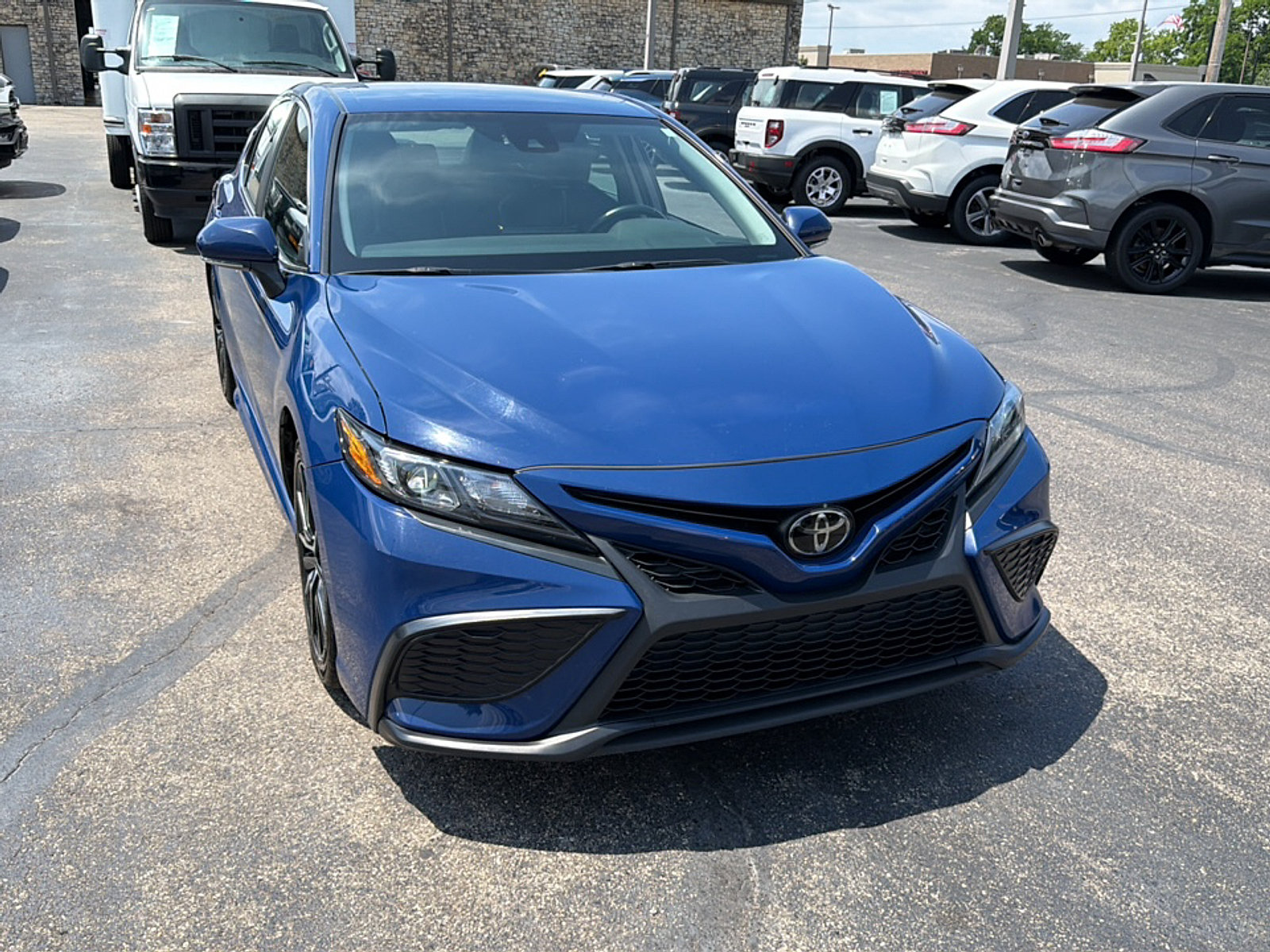 Used 2024 Toyota Camry SE FWD image 2