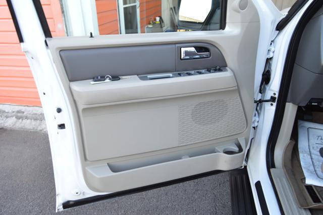 Used 2010 Ford Expedition XLT AWD/4WD image 32