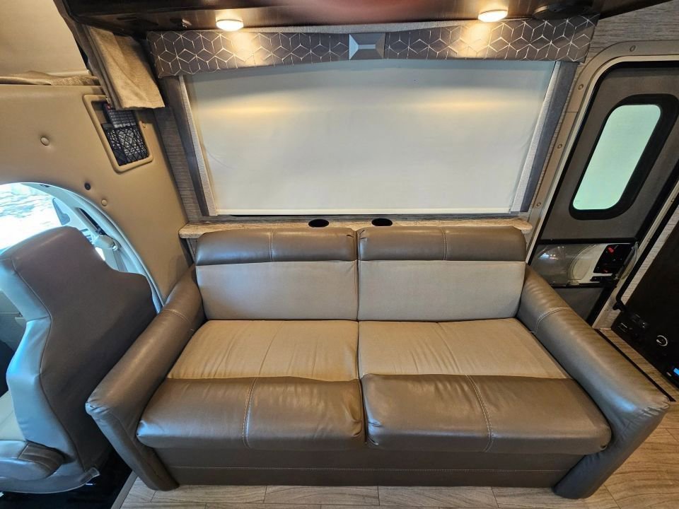 Used 2021 Ford E-450 and Econoline 450 Super Duty w/ Motorhome Prep Package image 12