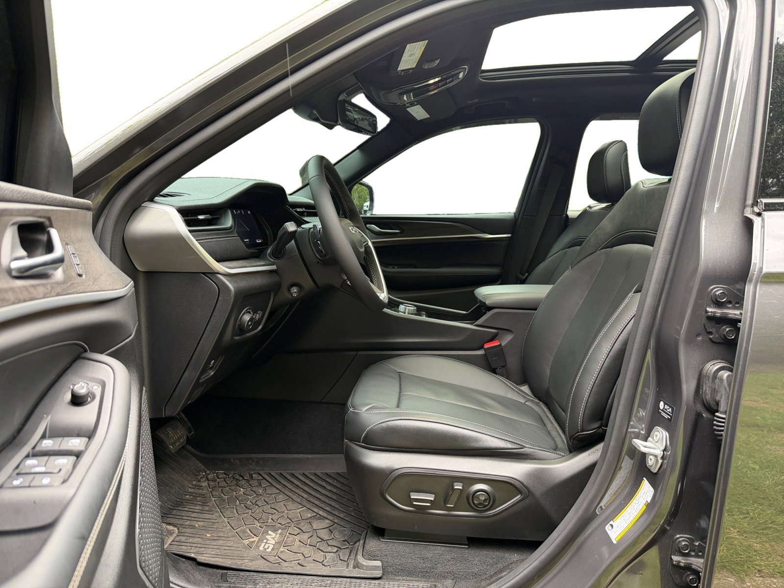 Used 2026 Jeep Grand Cherokee Limited AWD/4WD image 10