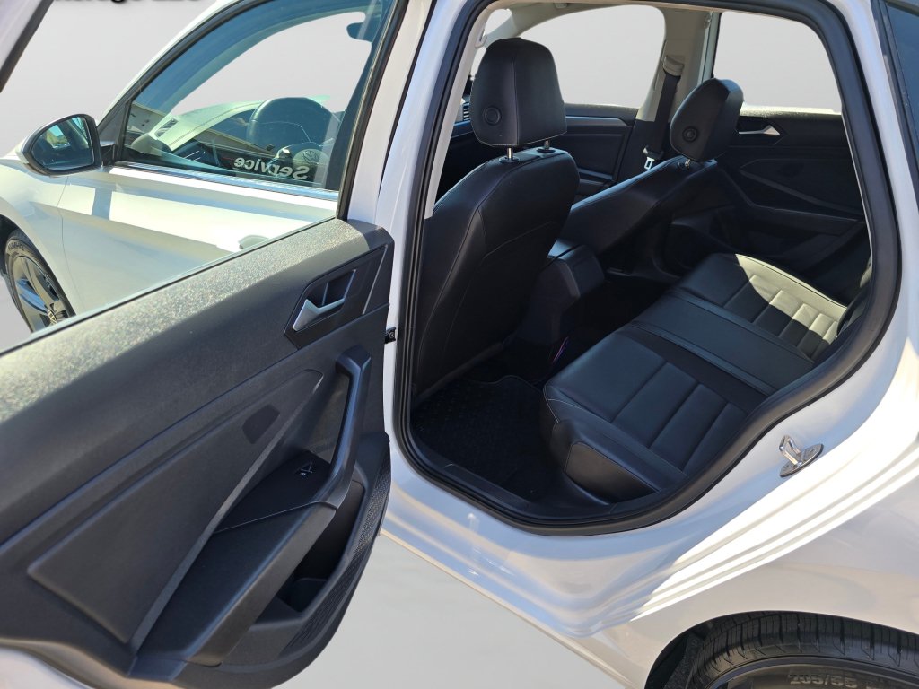 Used 2024 Volkswagen Jetta SE FWD image 38