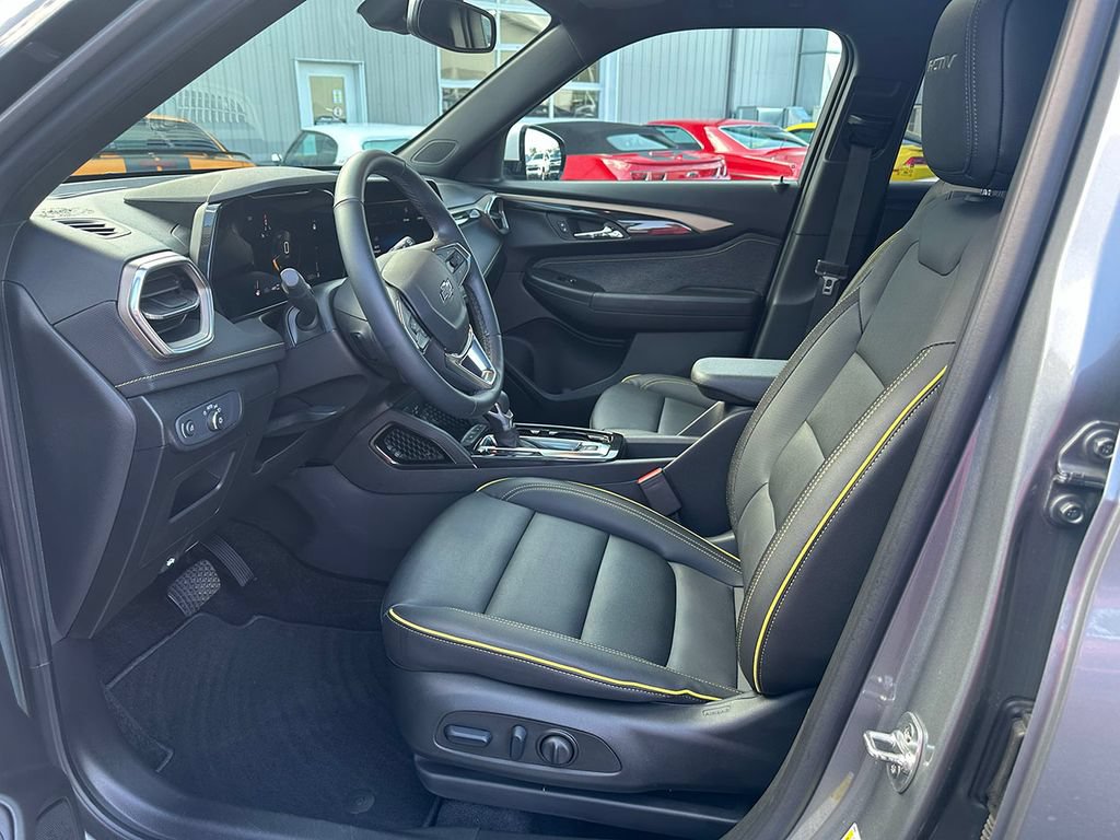 Used 2024 Chevrolet TrailBlazer ACTIV w/ Convenience Package AWD/4WD image 3